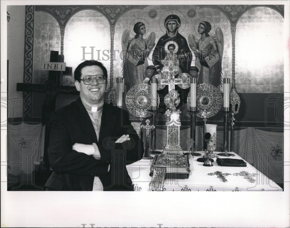 1988 Press Photo Rev William F. Caldaroni, orthodox priest - RSM12097 - Historic Images