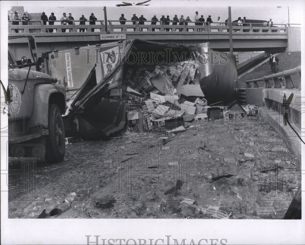 1970 Press Photo truck accident freeway interchange - RSM12229 - Historic Images
