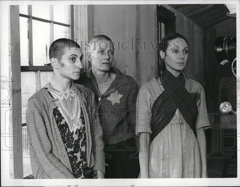 1983 Press Photo R Bartlett,Vanessa Redgrave, M Berenson &quot;Playing for Time&quot; - Historic Images