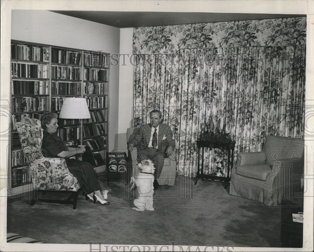 1949 Press Photo Dr. and Mrs. William J. Dieckmann&#39;s Living Room - RSM12391 - Historic Images