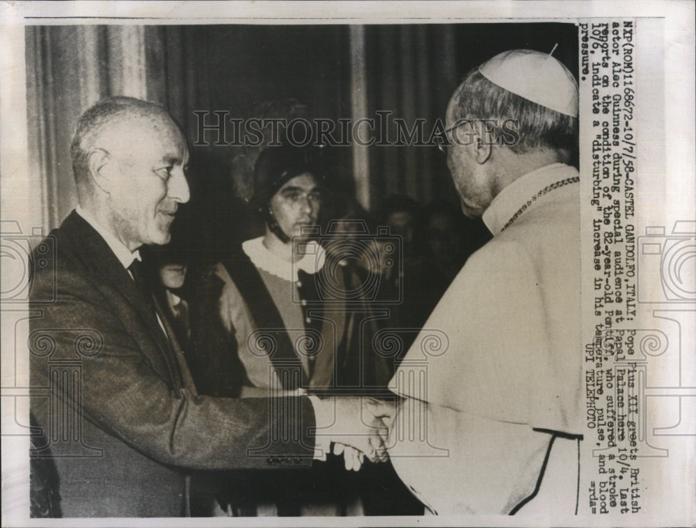 1958 Press Photo Pope Pius XII &amp; British Actor Alec Quinness - RSM12535 - Historic Images