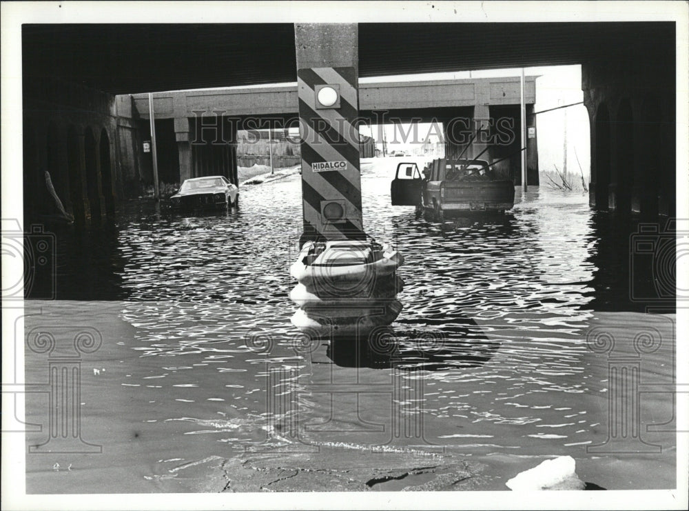 1982 Cars in floodwaters in Chicago, Ill area-Historic Images