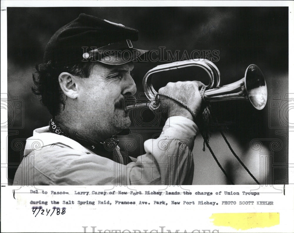 1988 Press Photo Larry Carey Leads Union Charge at Salt Spring Raid Re-Enactment - Historic Images