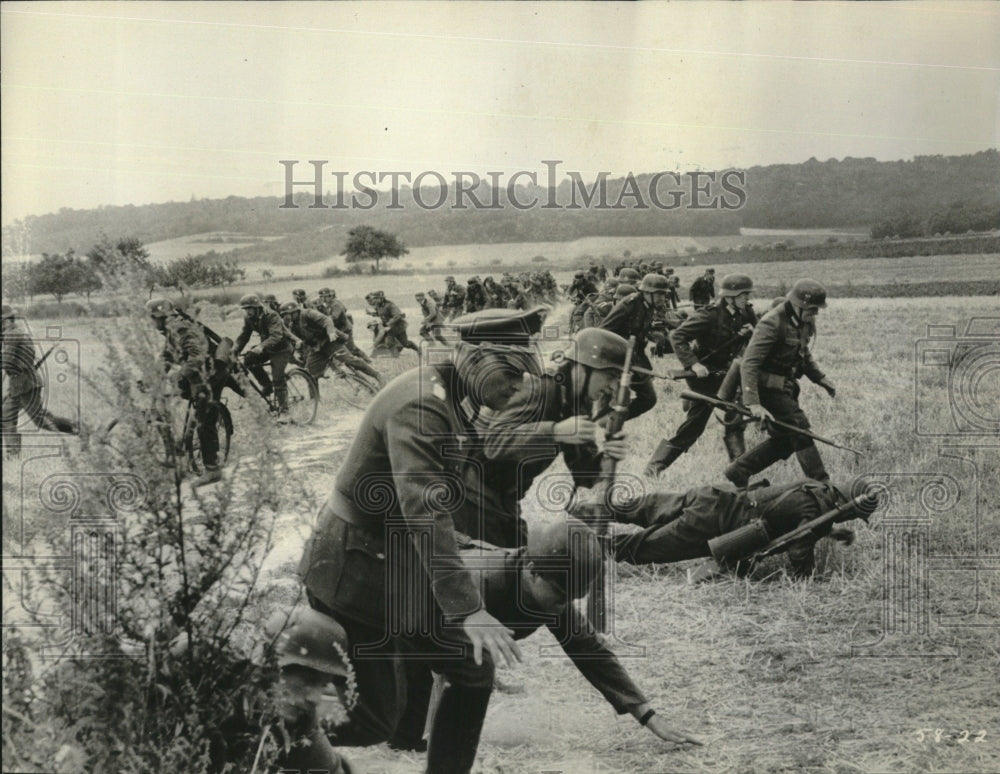 1964 Press Photo Scene from film &quot;The Longest Day&quot; from 20th Century Fox - Historic Images