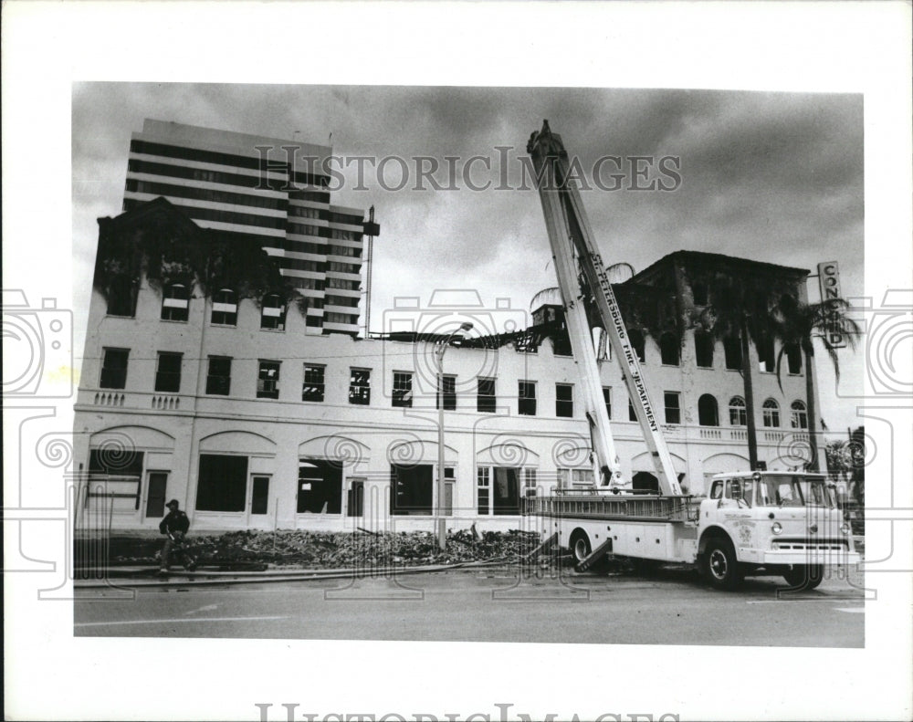 1985 Press Photo Concord Hotel fire in St Petersburg, Fla. - RSM12845 - Historic Images