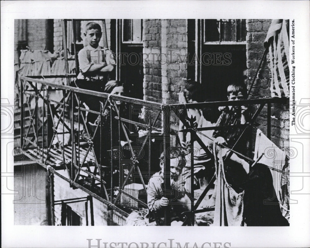 Press Photo Children on a balcony in New York City before WW I - Historic Images