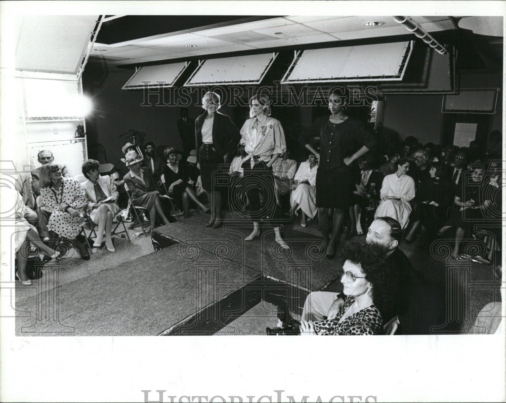 1997 Press Photo Fashion show sponsered by What&#39;s New boutique - Historic Images