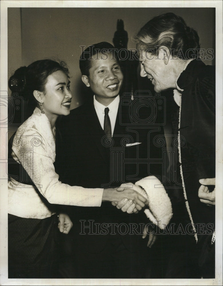 1961 Press Photo Mrs Chester Bowles, Laotian Mr &amp; Chantharasy - RSM12959 - Historic Images