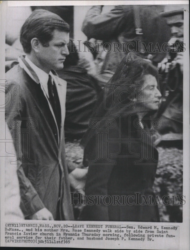 1969 Press Photo Sen. Edward Kennedy, his mother Mrs. Rose Kennedy - Historic Images