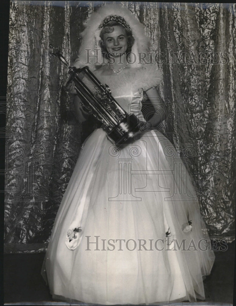 1954 Press Photo Betty Willmon Named Sun Bowl Queen - Historic Images