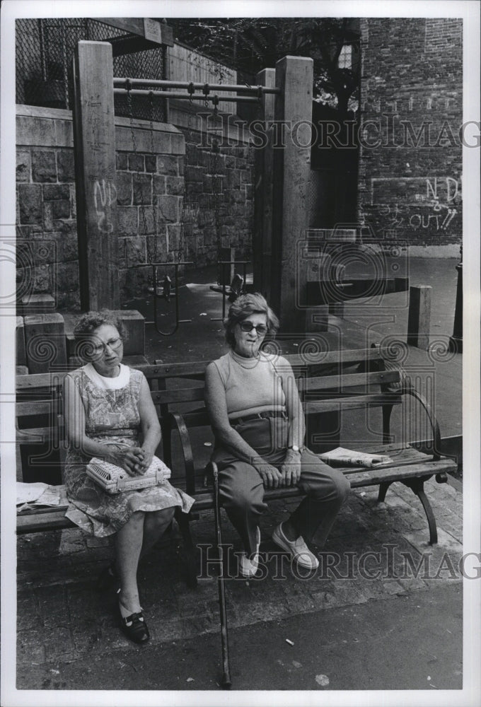 1979 Press Photo Clara Moore Mrs. June Jones Myrtle Street Boston return - Historic Images