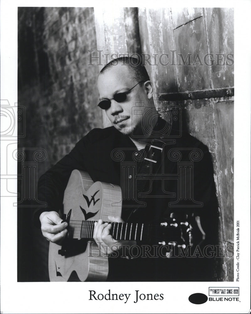 2001 Press Photo Rodney Jones guitar - RSM13487 - Historic Images