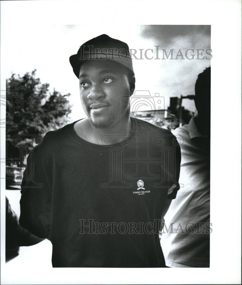 1995 Press Photo alleged murderer Lorenzo Jones S. Boston police station - Historic Images