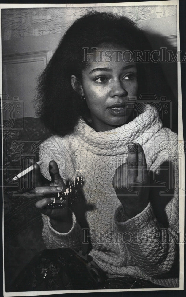 1970 Carol Cole daughter King Cole Paris apartment black actress - Historic Images