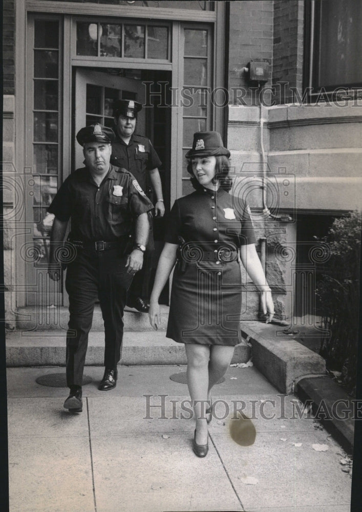 1972 Press Photo Officer Barbara Ridlo - Historic Images