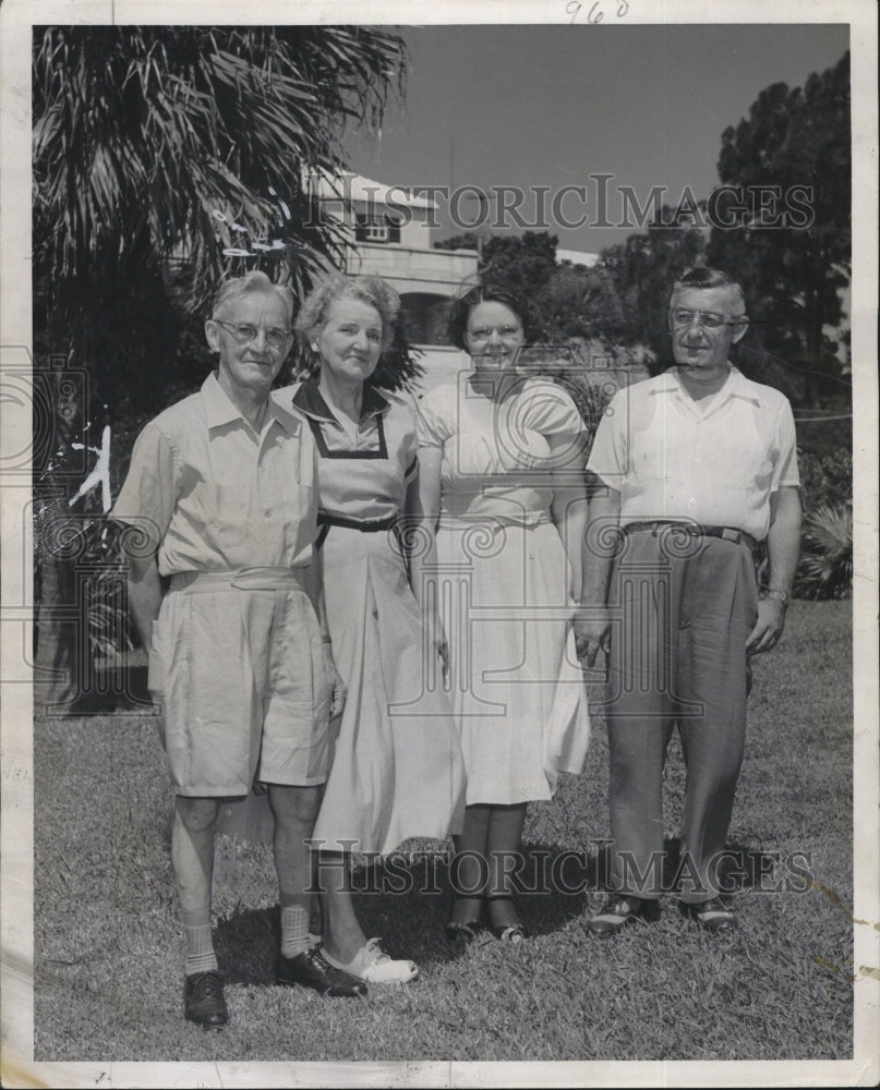 1954 Press Photo vacation Bermuda Mr. Mrs. Ernest Ricker Richard Toohill - Historic Images