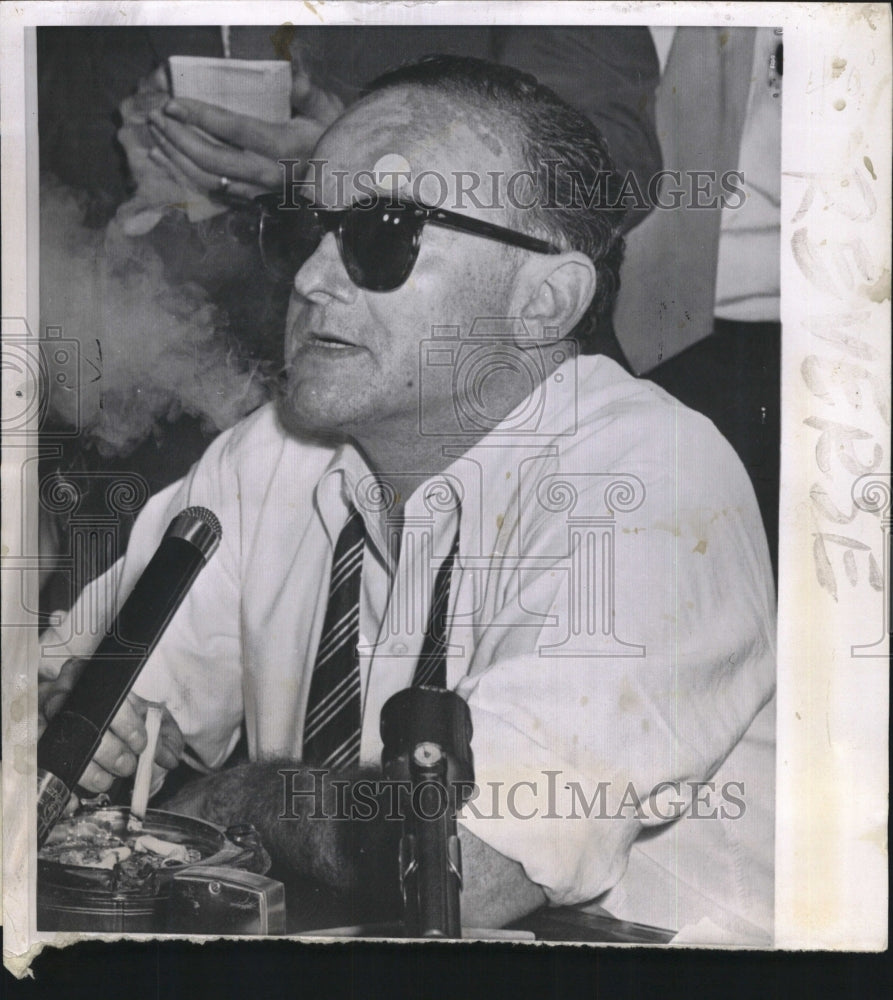 1956 Press Photo labor columnist Victor Riesel acid throwing blinded him - Historic Images