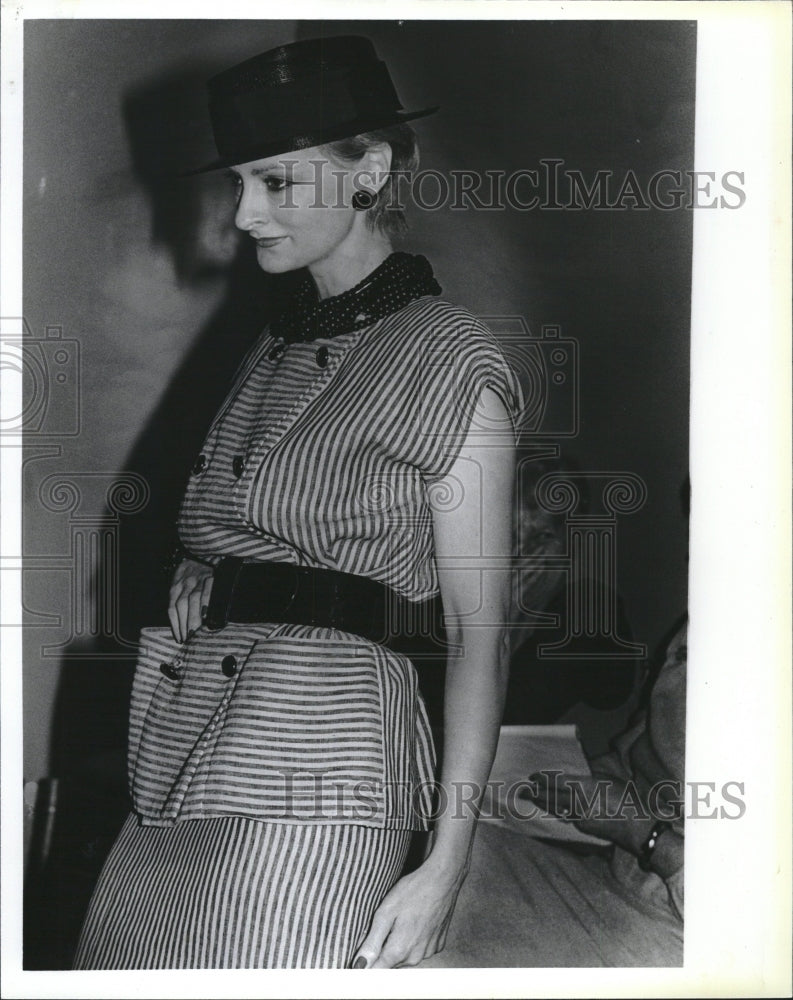 1983 Press Photo Suzi Campbell models Alfred Fiandaca fashion - RSM14065 - Historic Images