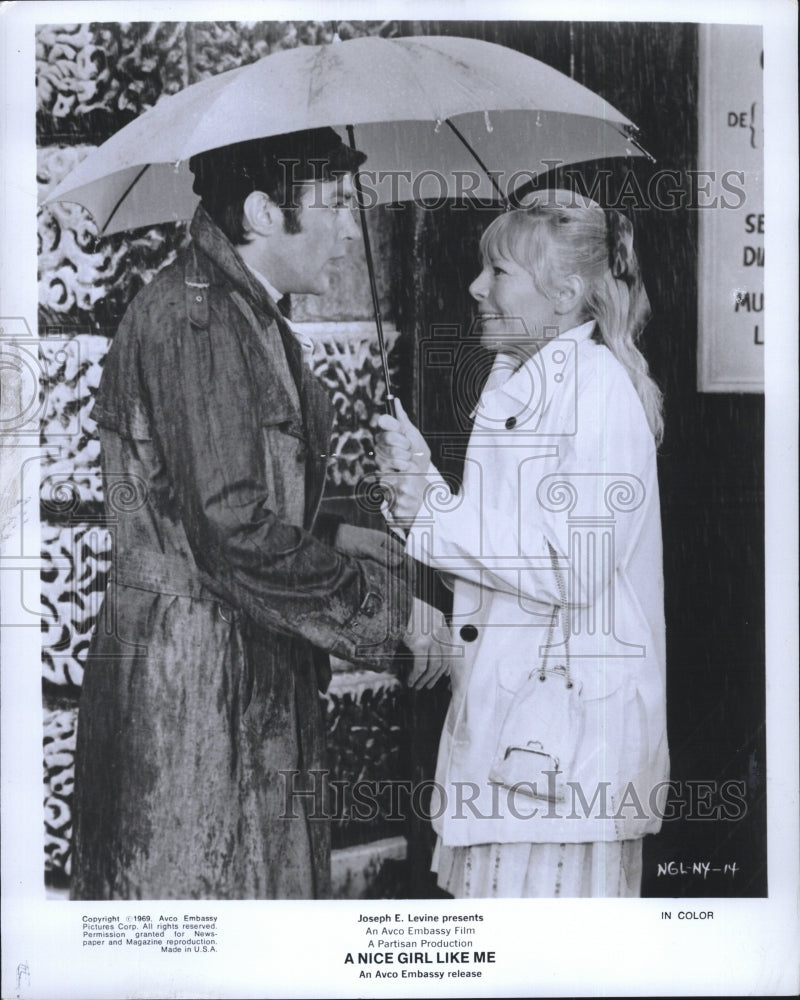 1969 Press Photo Barbara Ferris Christopher Guinee Movie A Nice Girl Like Me - Historic Images