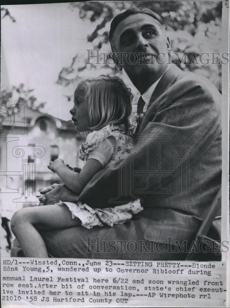 1958 Press Photo Edna Young Governor Ribicoff Laurel Festival Connecticut - Historic Images