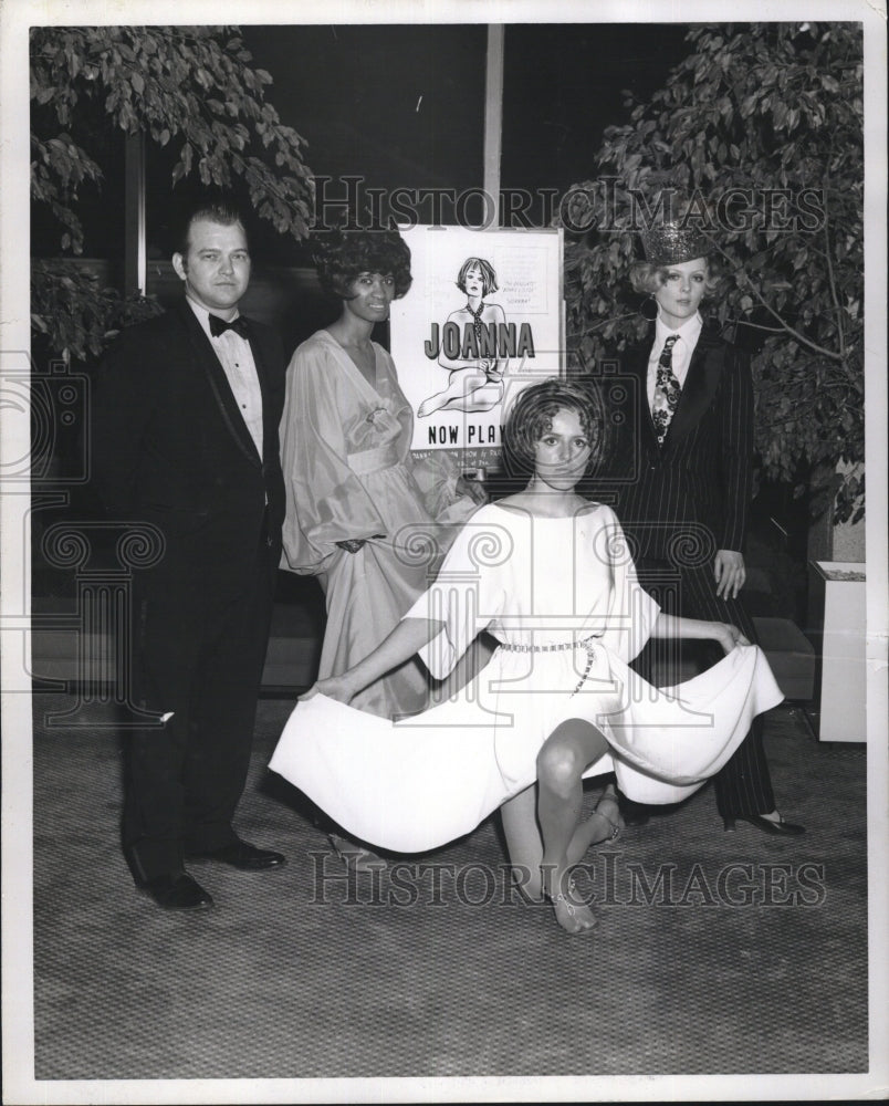 1969 Press Photo Francis J. Morel Redstone Managing Director Joanna Fashion show - Historic Images