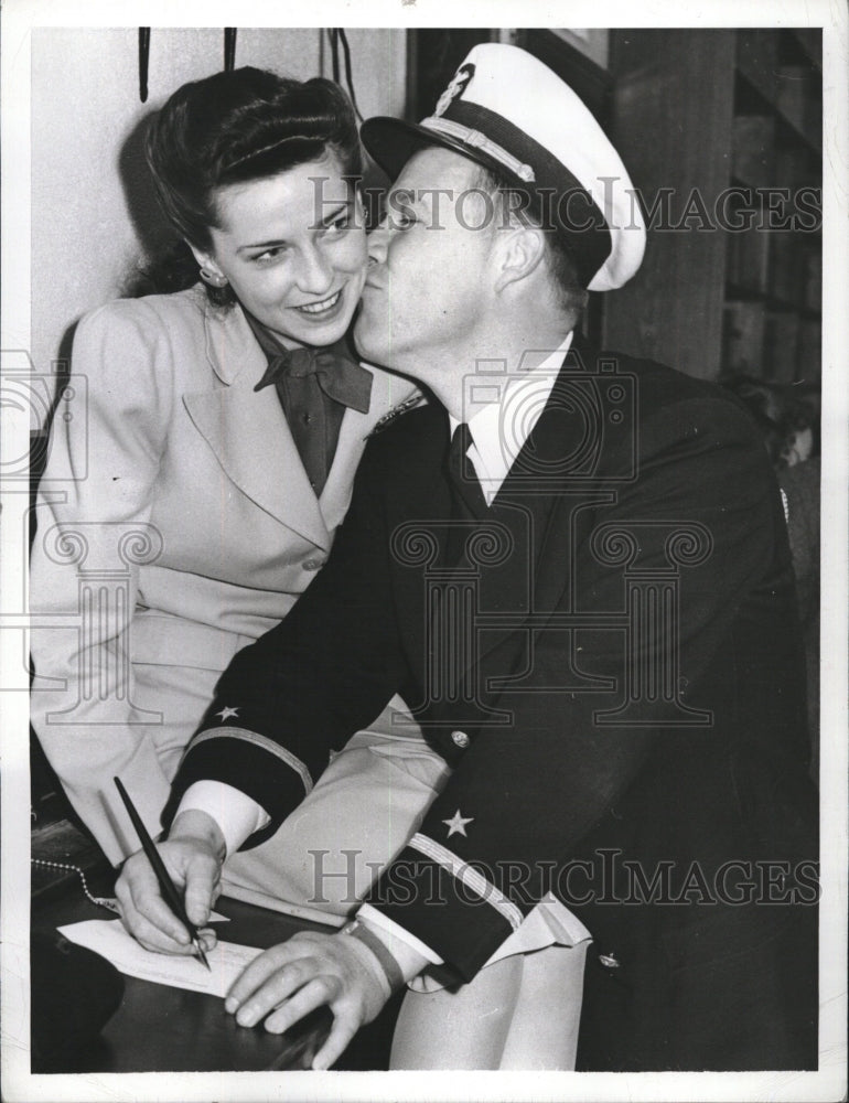 1942 Wayne Morris former screen actor ensign Navy Patricia Ann - Historic Images