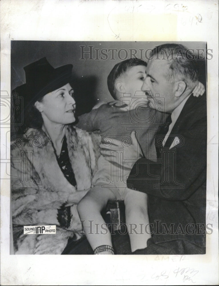 1940 Press Photo Dr. George Dazey son Walter wife Dorcas physician trial life - Historic Images