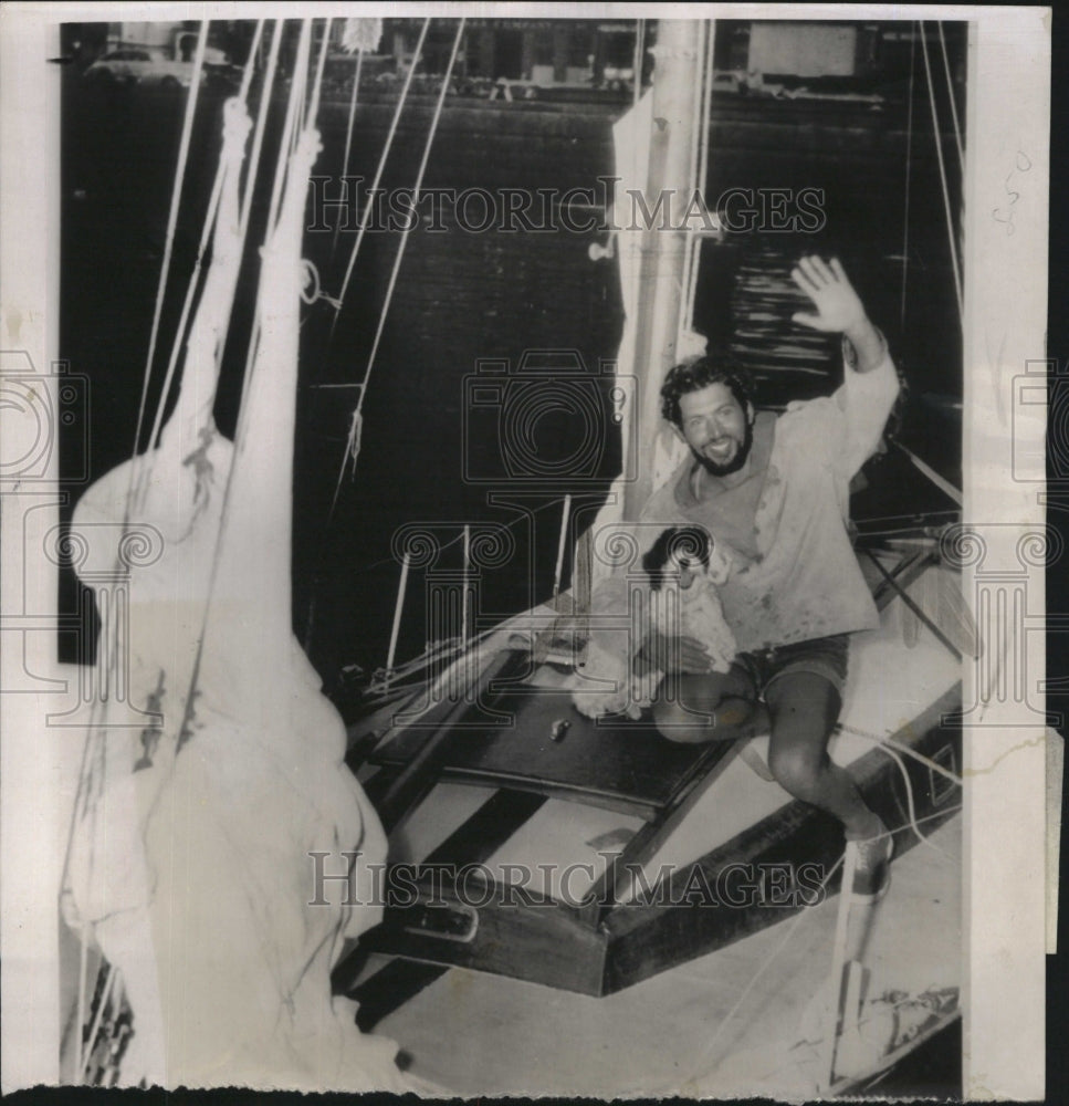 1951 Press Photo Clyde Deal dog Pier 9 sea voyage Canary Islands Ran sloop - Historic Images