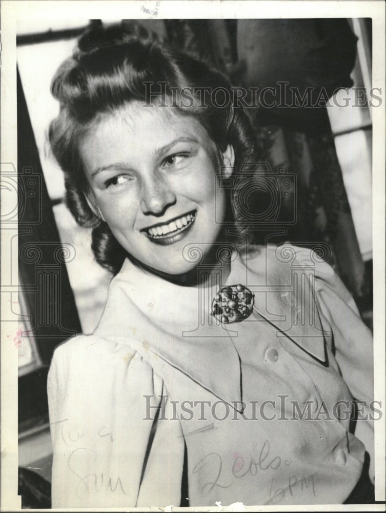 1940 Press Photo Mrs. Hugh Gordon Deane hours bomb shelters - RSM14703 - Historic Images