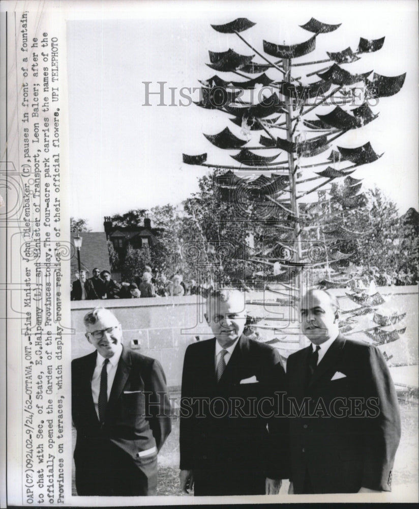 1962 Press Photo Prime Minister John Diefenbaker Sec. State Halpenny Balcer - Historic Images