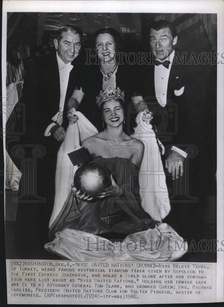 1948 Press Photo Miss Belkis Tenel Turkey Miss United Nations world globe - Historic Images
