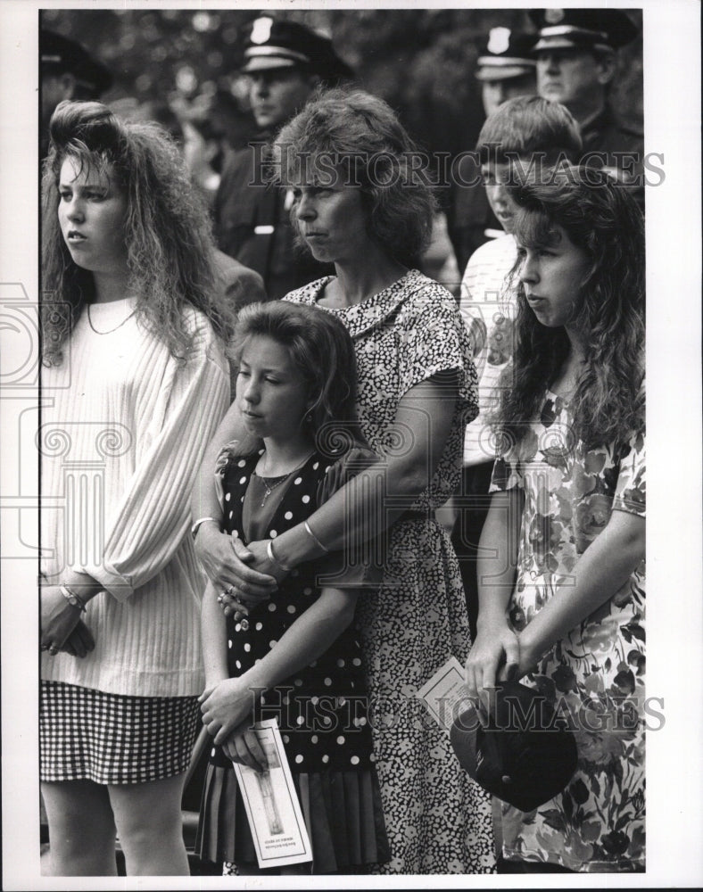 1992 Kathy O'Rourke widow Brian daughters Kristen Julie Jennifer - Historic Images
