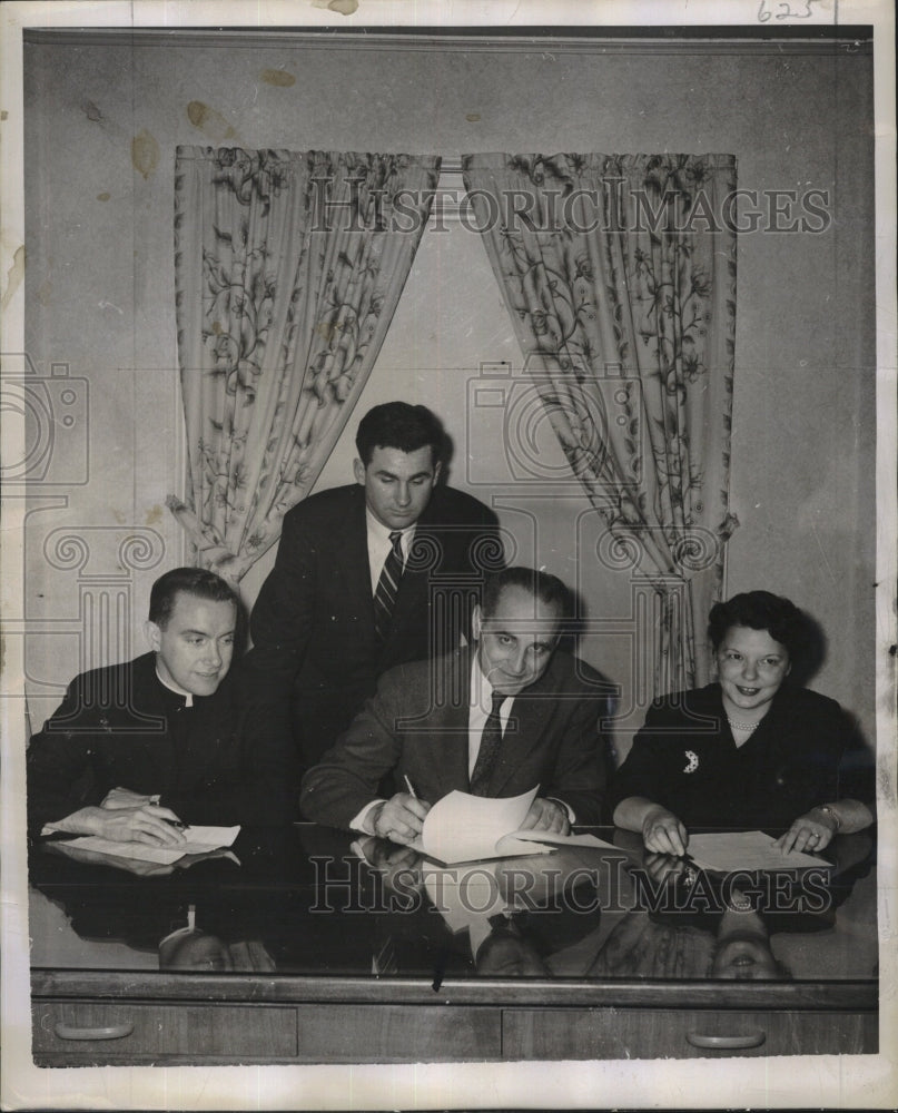 1956 Press Photo Rev. Francis O&#39;Sullivan director Richard Kelley Kiley MacIsaac - Historic Images