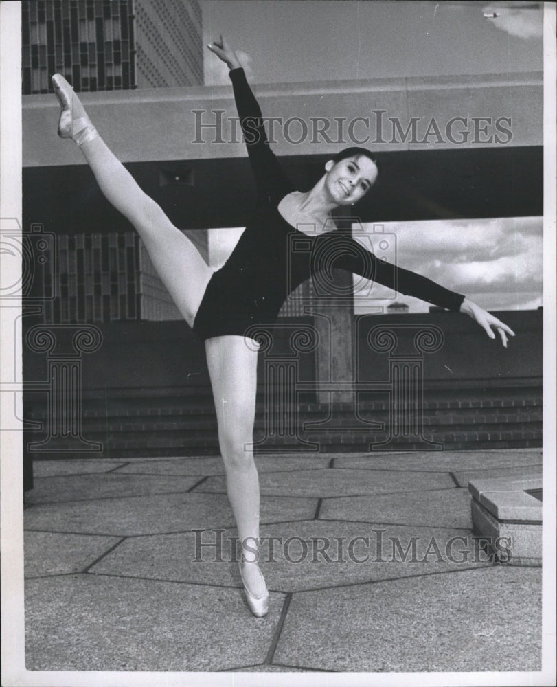1966 Ellen O'Reilly dancing - Historic Images