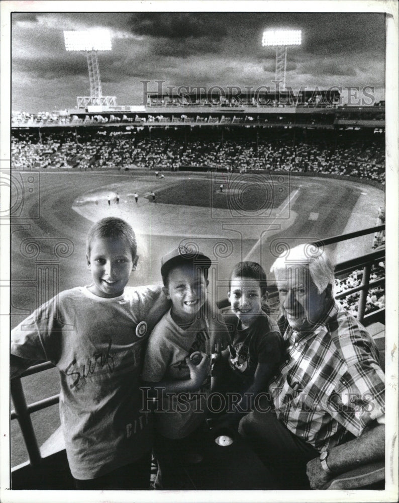 1994 Press Photo Tip O&#39;Neil former Speaker House grandsons Mike Thomas Peter - Historic Images