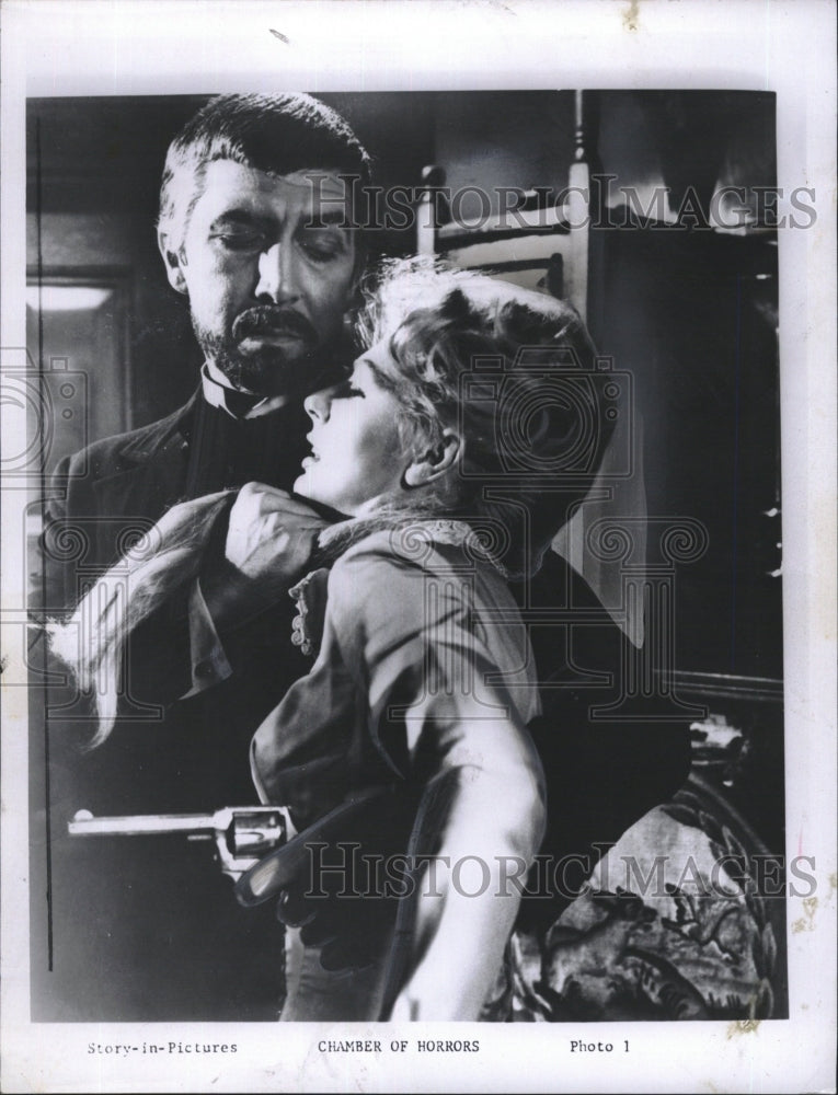 1966 Press Photo Patrick O&#39;Neal Chamber of Horrors - RSM15377 - Historic Images