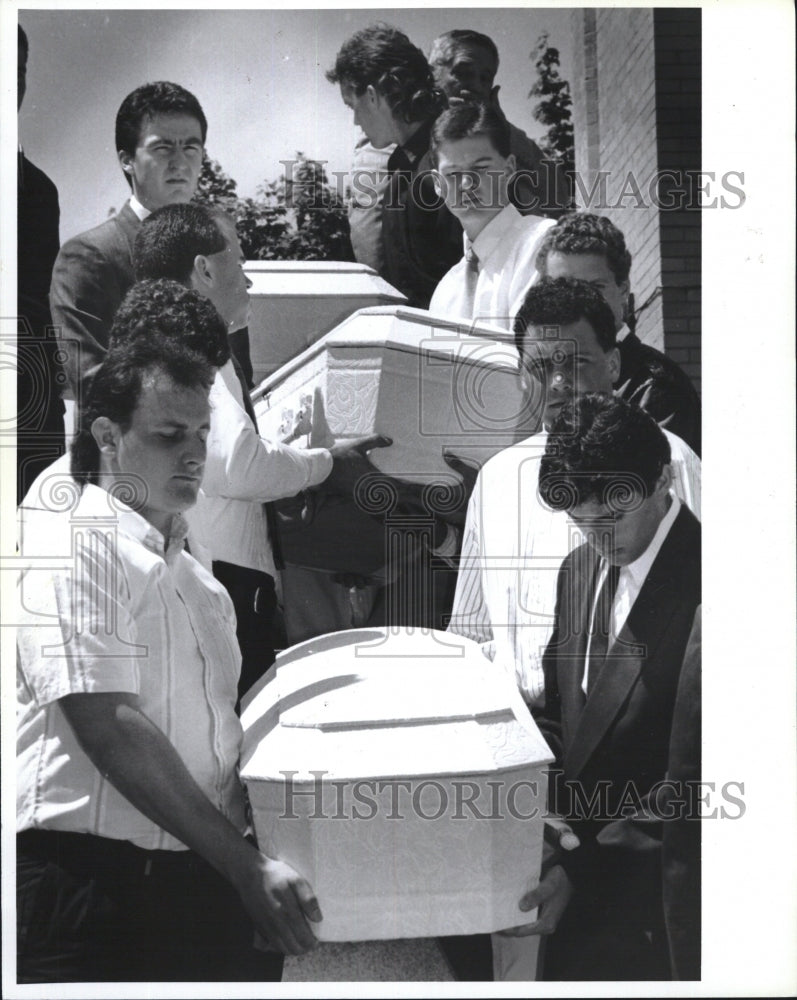 Press Photo O&#39;Neill funeral Sacred Heart Church pallbearers - Historic Images