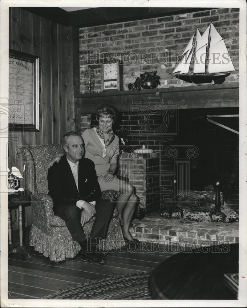 1971 Press Photo Governor Councilor Robert Whalen room Harborview Estate - Historic Images