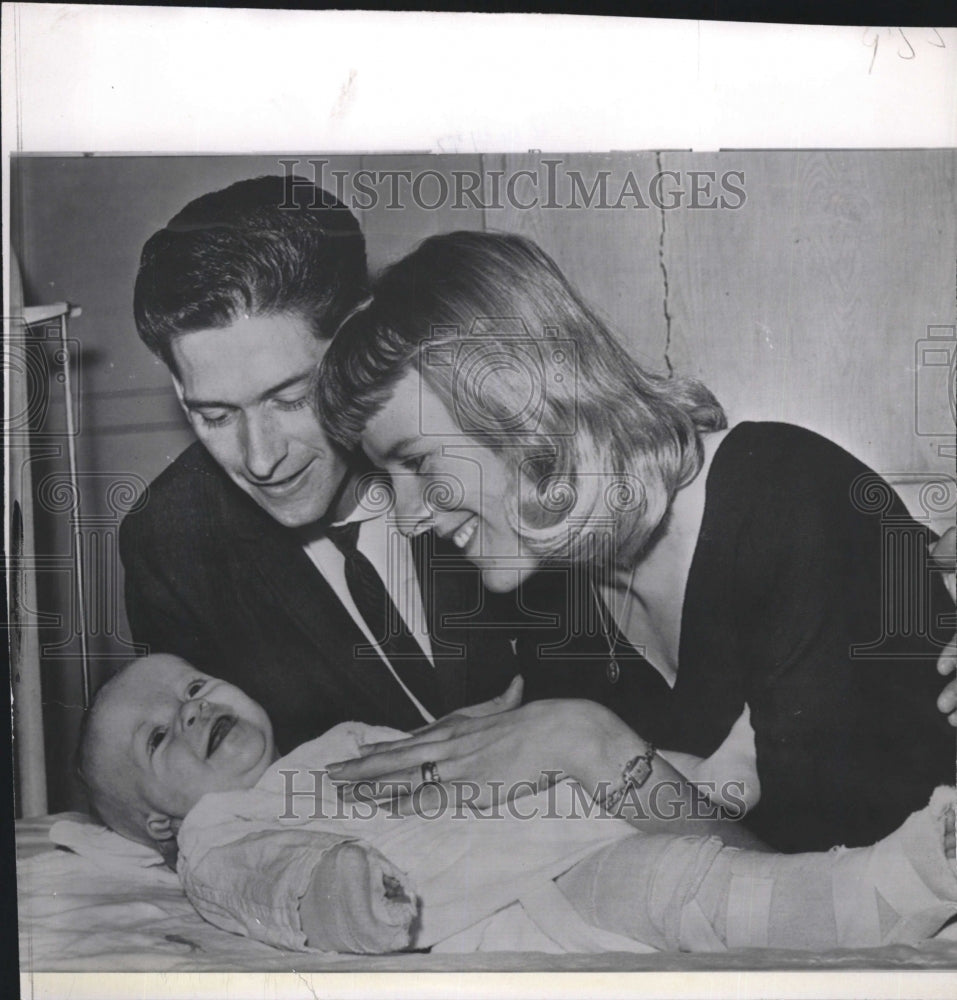 1962 Press Photo Mr. Mrs. William Webb 5 month old son Harbor General Hospital - Historic Images