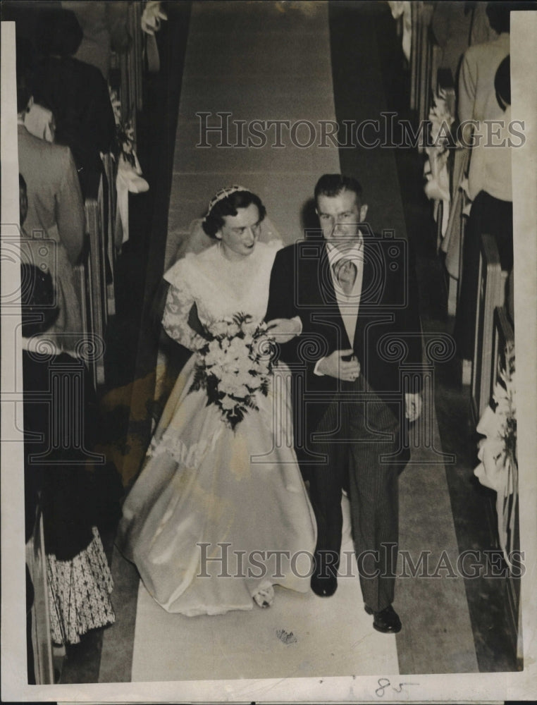 1952 bride groom Elaine O'Hare Paul Reeves West St. Thomas church - Historic Images