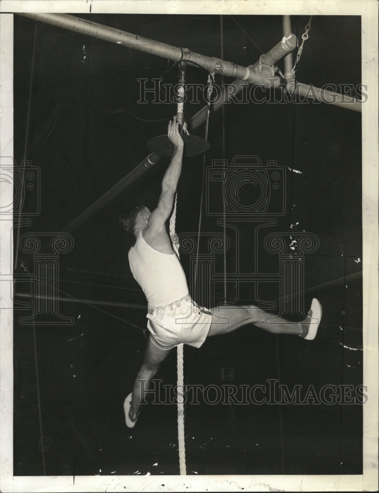 1940 Press Photo Midshipman Stanley Ellison World Record Holder Rope Climbing - Historic Images