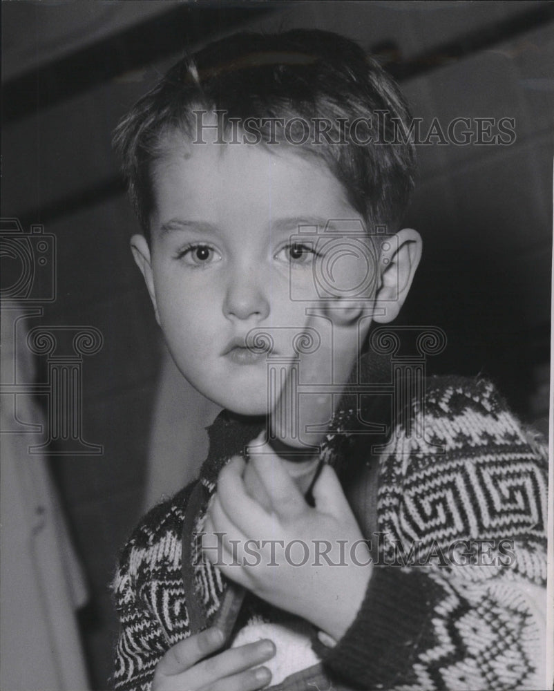 1962 Press Photo Curtis Wright &amp; his toy gun - RSM16143 - Historic Images