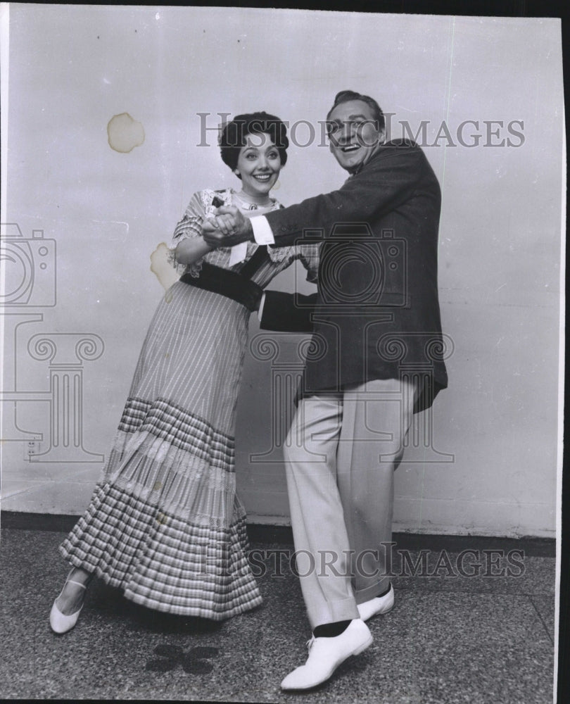 Press Photo Marilyn Savage Dances In "The Music Man" - Historic Images