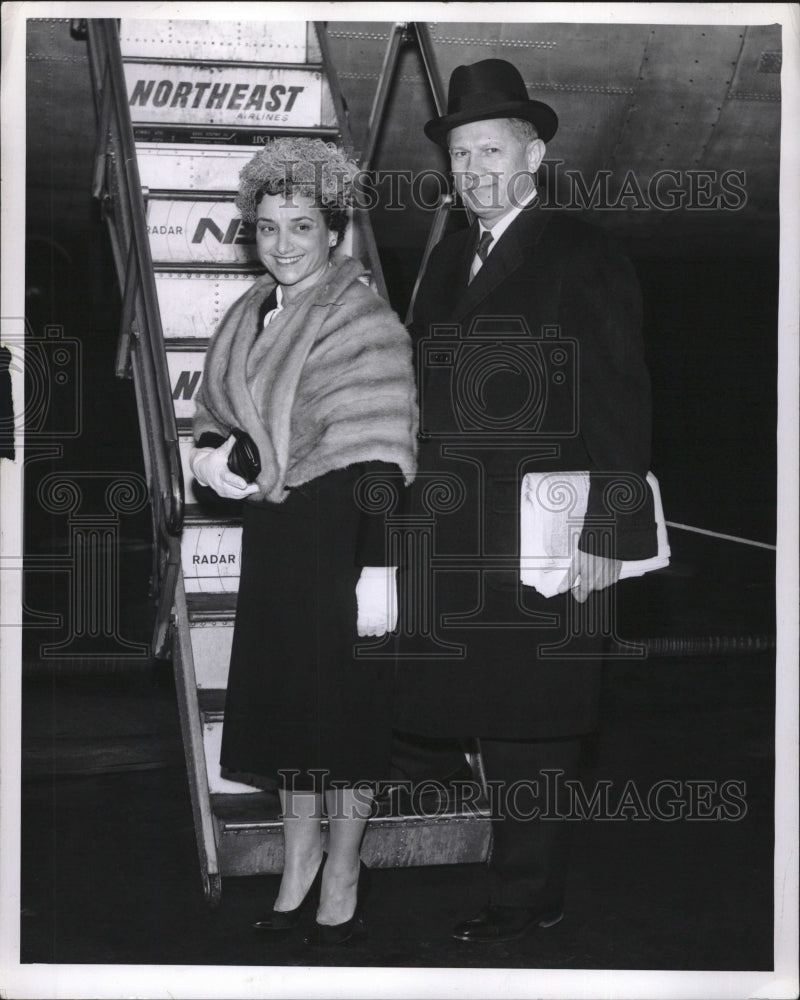 1961 Press Photo Governor &amp; Mrs Volpe Board Airplane - RSM16289 - Historic Images