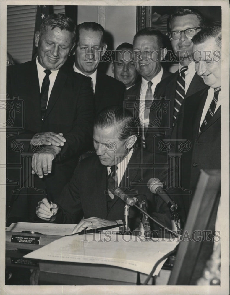 1966 Press Photo Gov. Volpe signs $150 million water pollution bill - RSM16319 - Historic Images