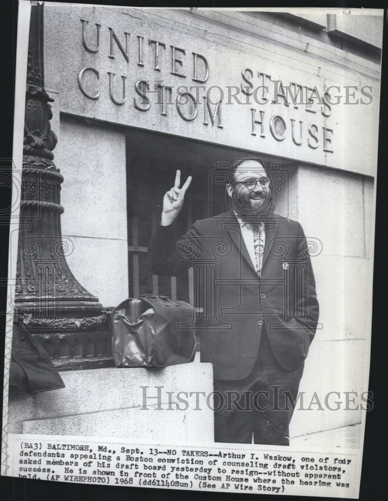 1968 Press Photo Arthur I.Waskow, in front of Custom House, - Historic Images