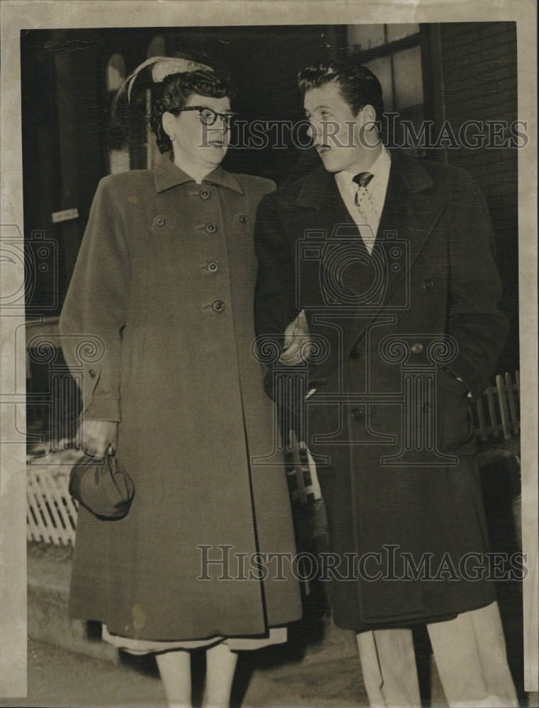 1951 Press Photo Joseph R. Shanahan accuses Police of beating him - Historic Images