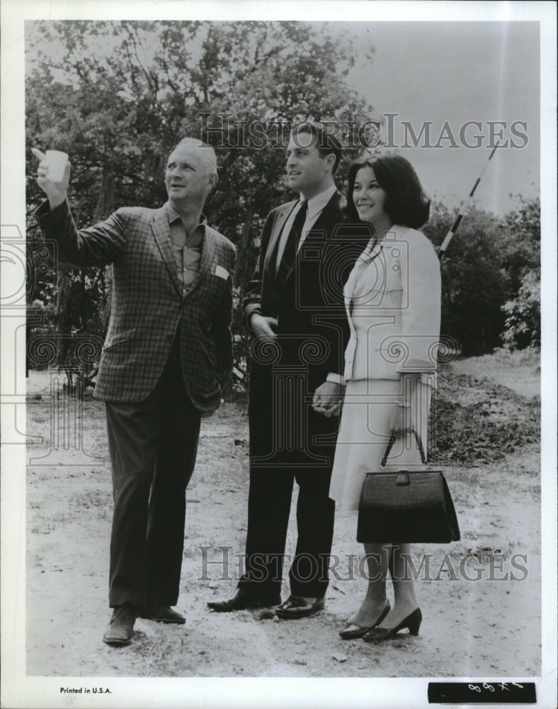 1964 Press Photo Actress France Nuyen, Producer Walter Seltzer, Dr. T. Morell - Historic Images