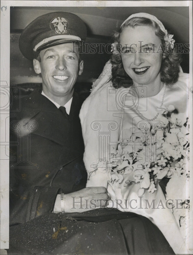 1945 Press Photo Lt. and Mrs. Joseph H. Moran - Historic Images