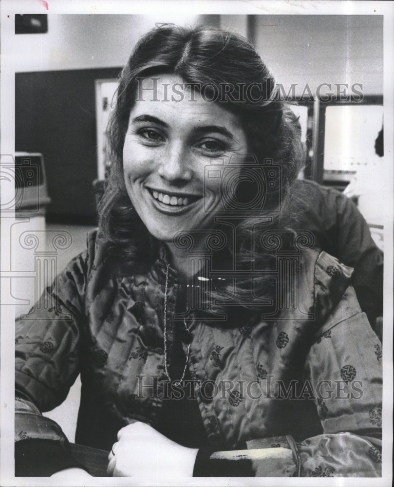 1980 Press Photo Singer Kathy Morris during a candid interview - RSM17005 - Historic Images